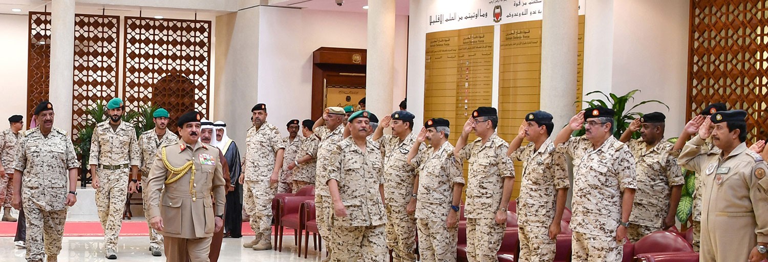 جلالة الملك المفدى يزور القيادة العامة لقوة دفاع البحرين	