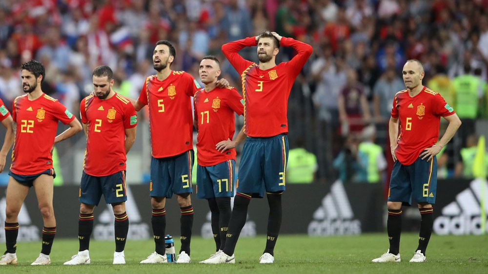 خيبة المونديال تعيد إسبانيا إلى سنوات الأعذار والأكاذيب