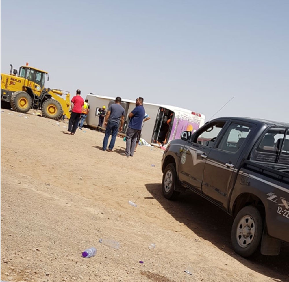 إنقلاب "حافلة" تابعة الى حملة بحرينية في السعودية يسفر عن وفيات و إصابات 