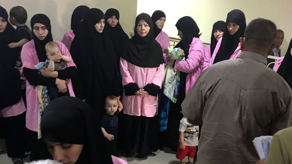 العراق يدعو دول العالم لتسلم أطفال المتطرفين الأجانب
