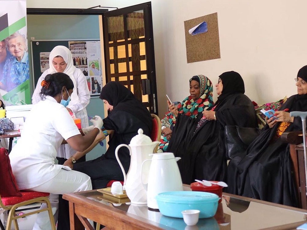 دار المحرق لرعاية الوالدين تستقبل وفد طبي من المركز الطبي للرعاية المنزلية