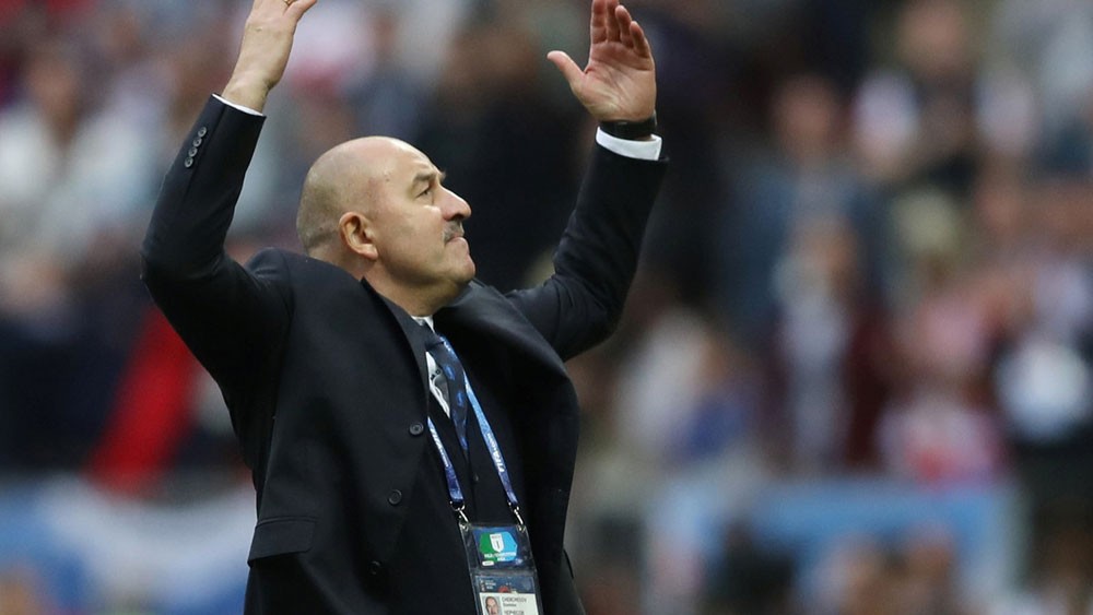 مدرب روسيا يتحول إلى مشجع بلجيكي