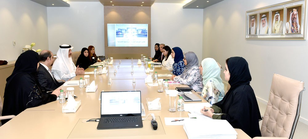 الأنصاري تبحث مع وزير العمل رفع مشاركة المرأة البحرينية في سوق العمل