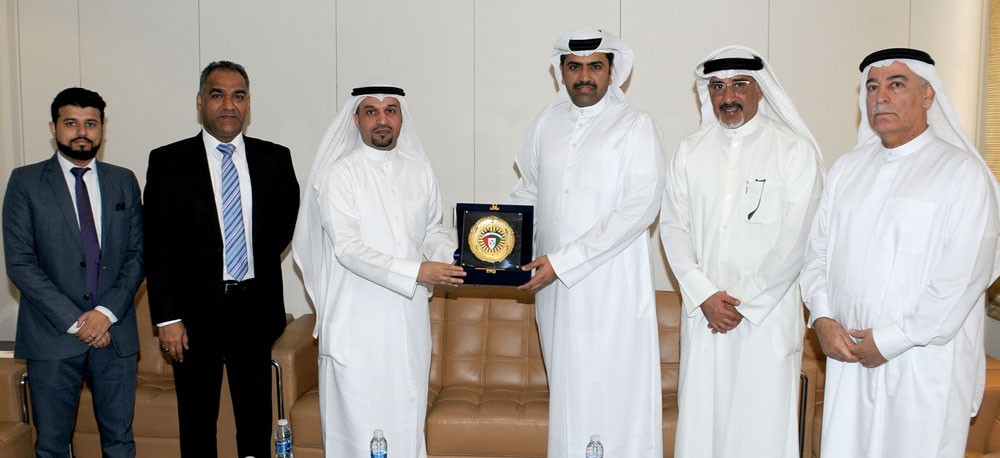 البوعينين يستقبل وفد الاتحاد الكويتي لكرة القدم