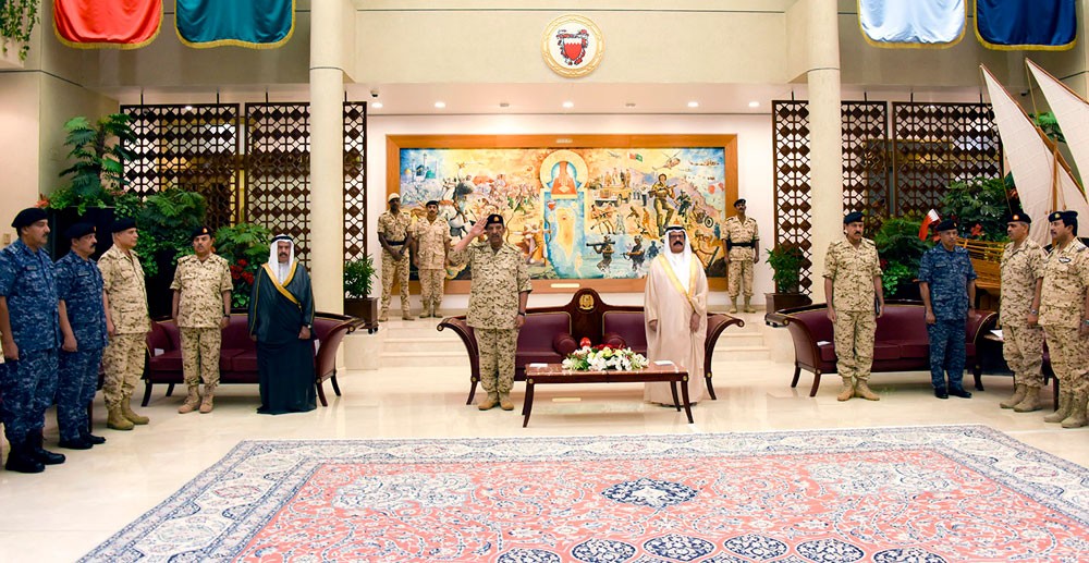 القائد العام يستقبل عدداً من الضباط الخريجين حديثاً 