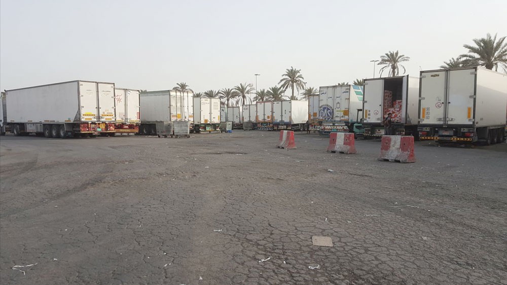 طرد الشاحنات من "باركات" السوق المركزي بعهدة وزير الأشغال