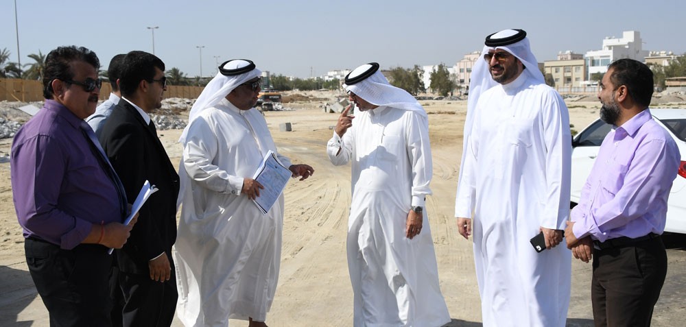 أبو الفتح يتفقد سير العمل في المرحلة الأولى من حديقة المحرق الكبرى
