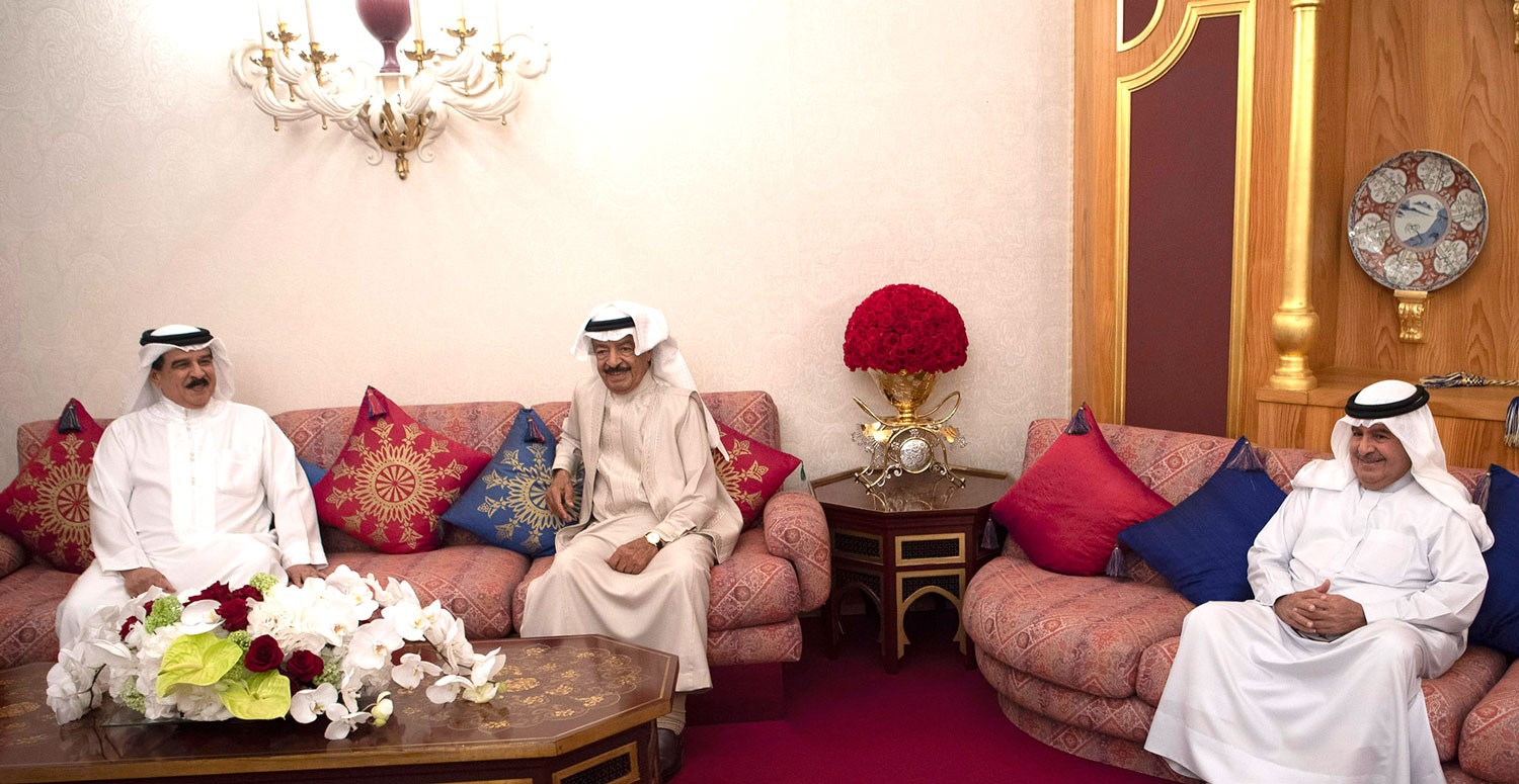جلالة الملك: يشيد بالدور الكبير الذي يضطلع به سمو رئيس الوزراء في النهوض بالعمل الحكومي