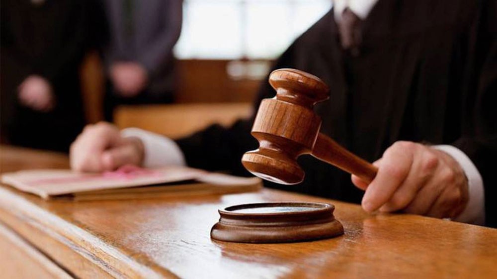 سيدة تقاضي زوجها وتطالبه بالإنفاق عليها وتوفير مسكن خاص بها