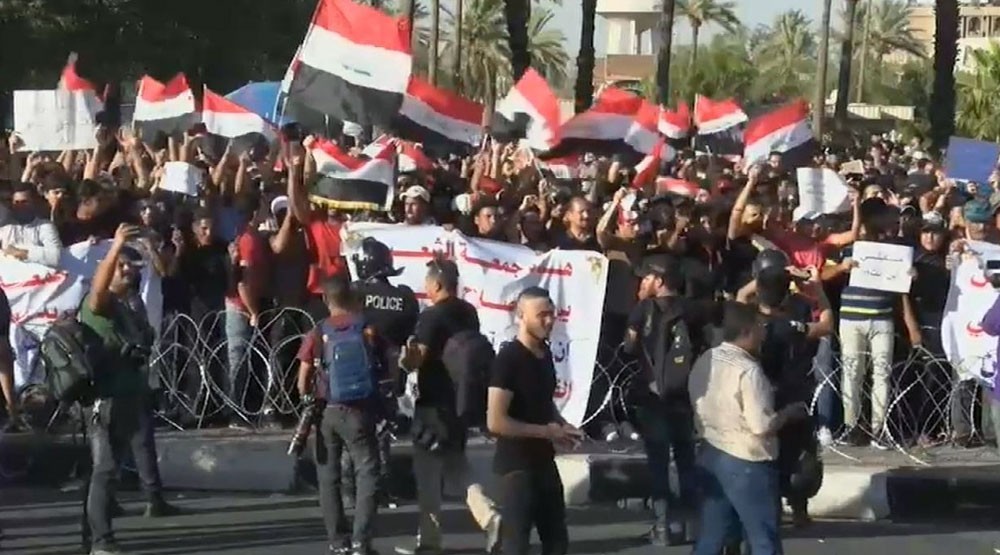حكومة العراق تعد بتنفيذ مطالب المحتجين سريعا