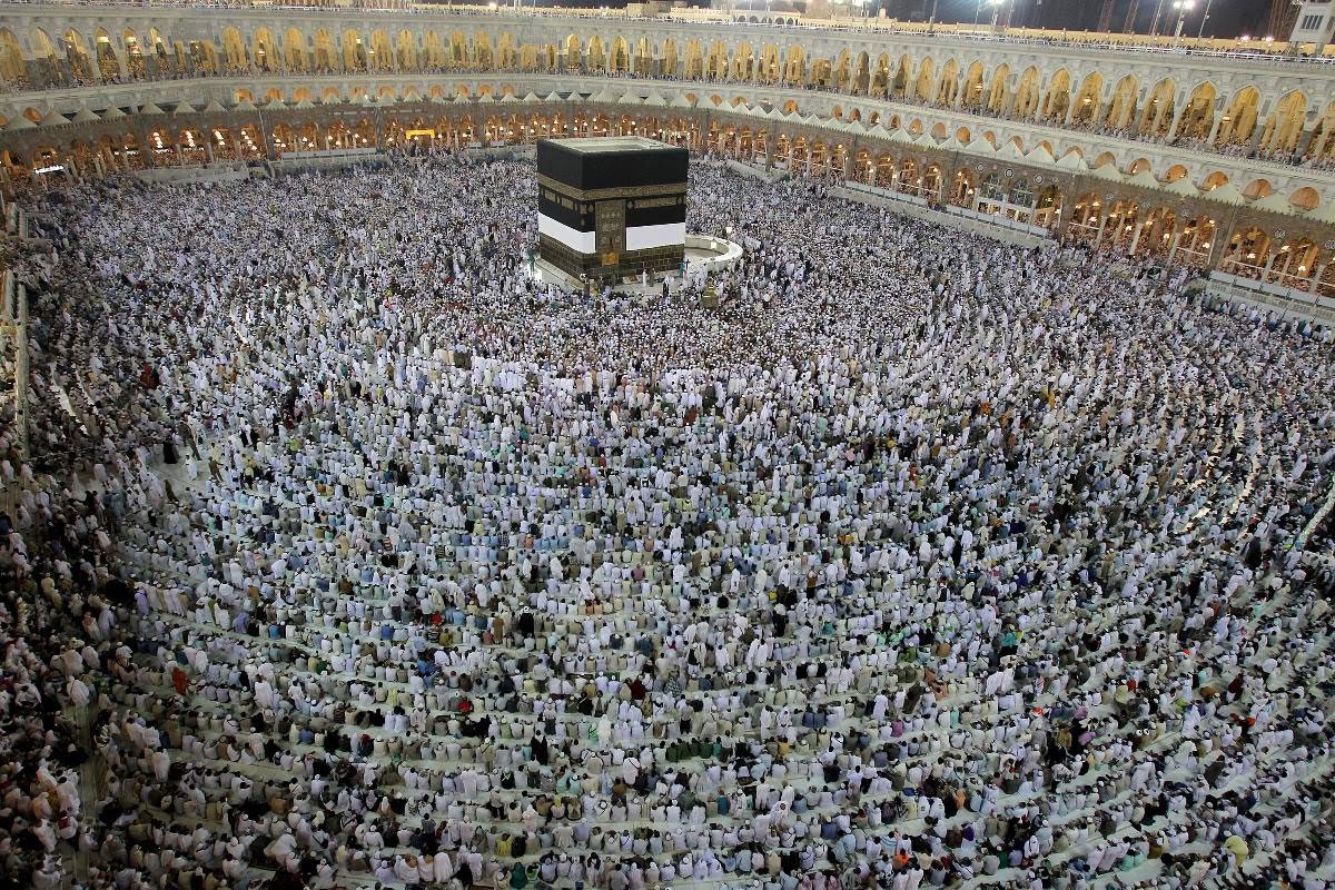 الدوحة "تمنع الحج" والداخل القطري "غاضب جدا"