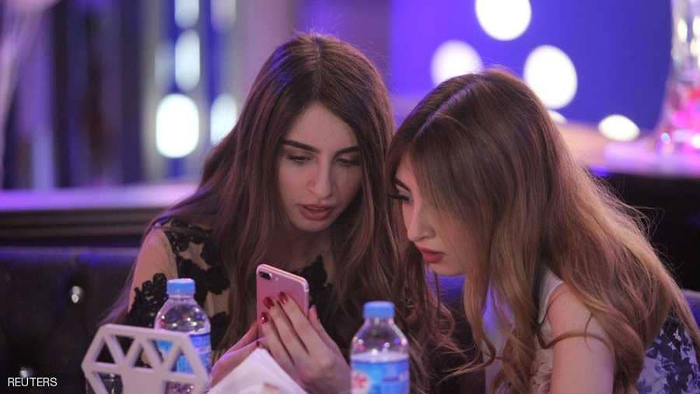بالصور.. مطعم "للنساء فقط" لا ينجو من مضايقات الرجال