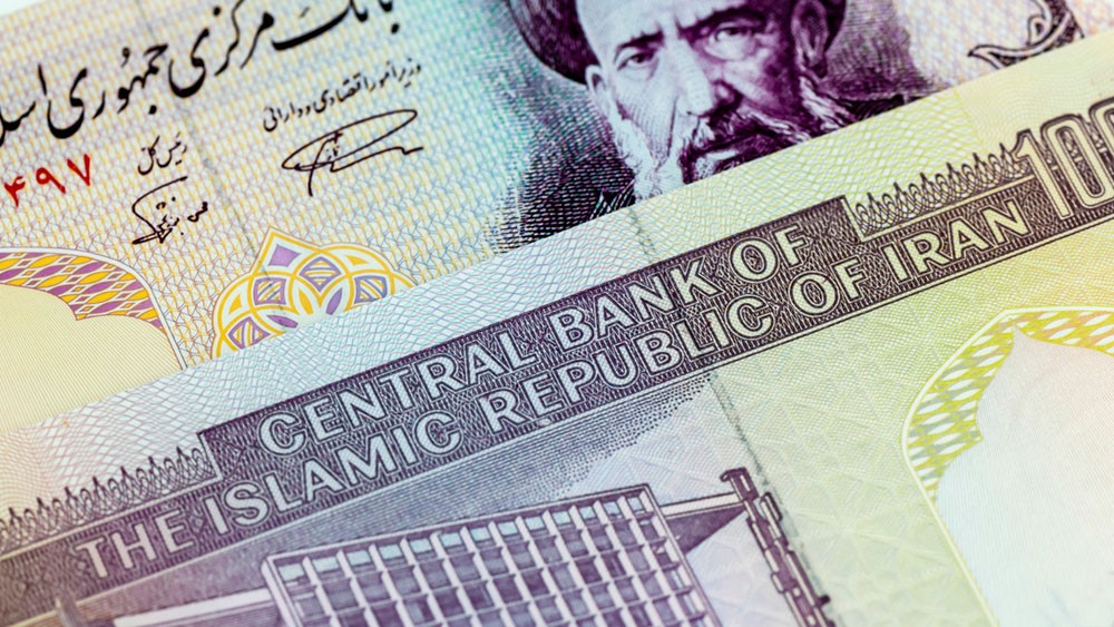 إيران تستبدل محافظ البنك المركزي في ظل أزمة طاحنة