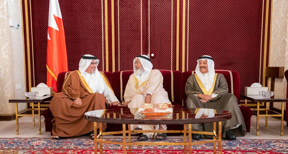 سمو ولي العهد يرحب برواد مجلسه الأسبوعي