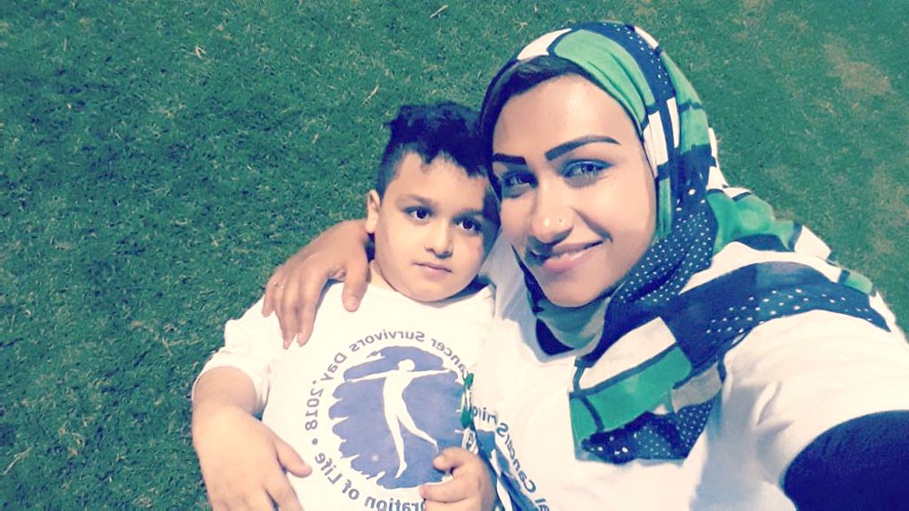 "زينب جاسم": طفلي التوحدي ملهمي وأتمنى أن أسمع كلمة "ماما"