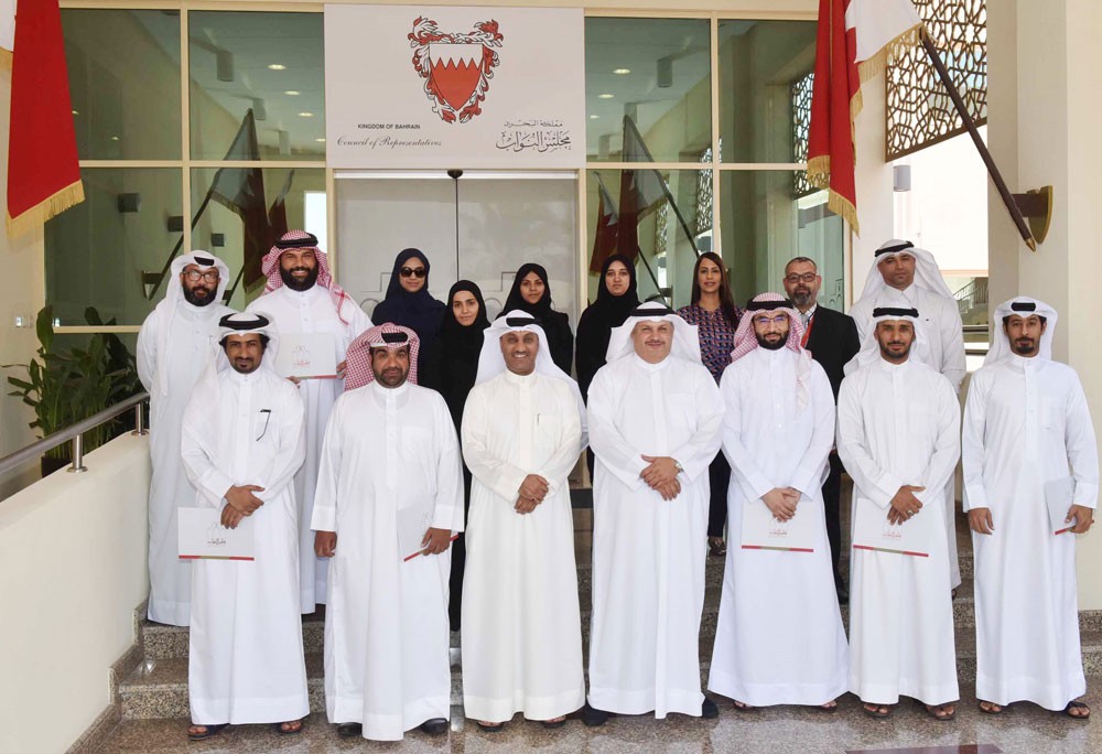 "أمانة النواب" تكرم موظفيها المشاركين في الدورات البرلمانية
