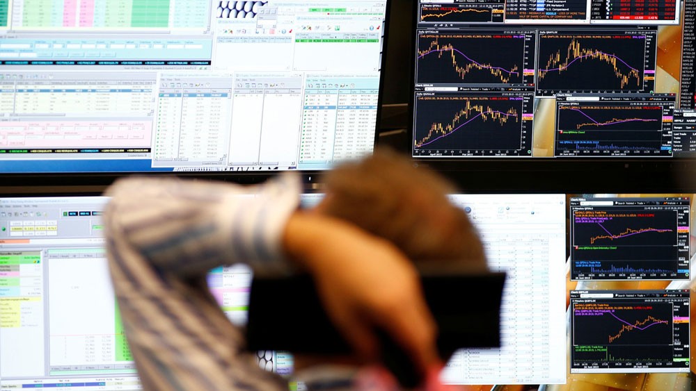 انفراج الأزمة التجارية يرفع أسهم أوروبا بقيادة السيارات