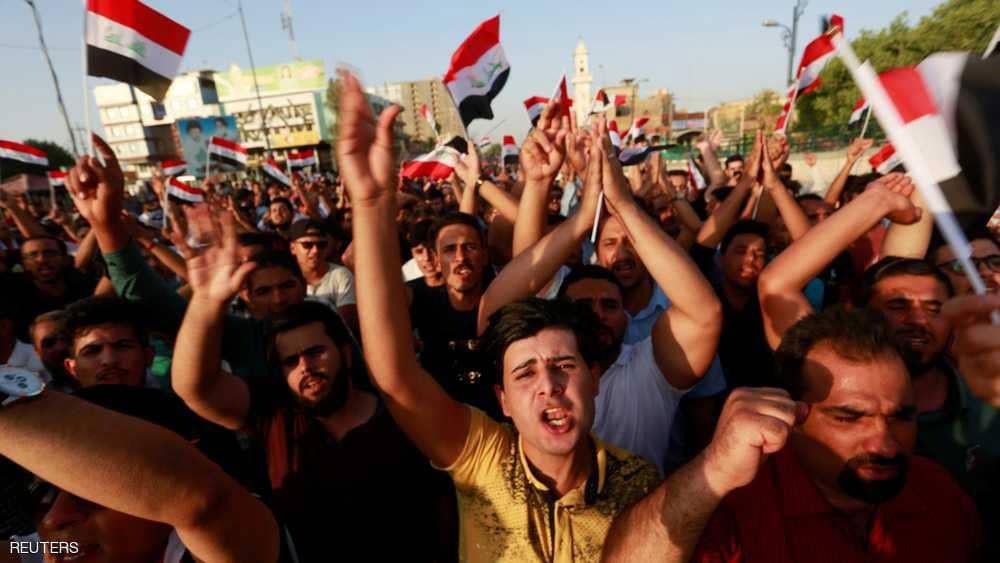 آلاف العراقيين يتظاهرون في بغداد والمدن الكبرى