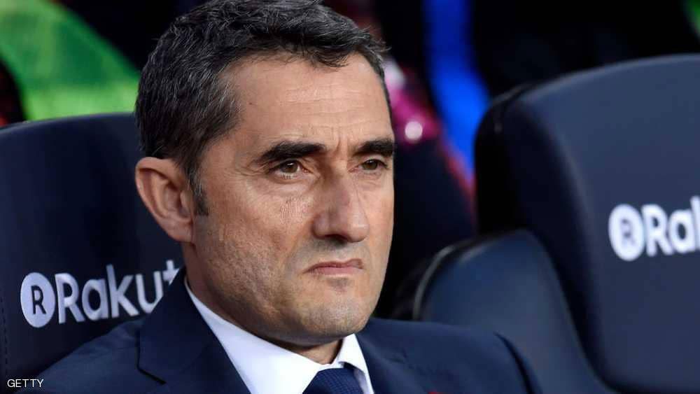 مدرب برشلونة يخرج عن صمته بشأن رحيل رونالدو