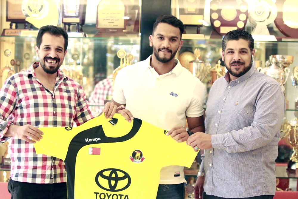يد الأهلي تتعاقد مع الدولي عبدالقادر