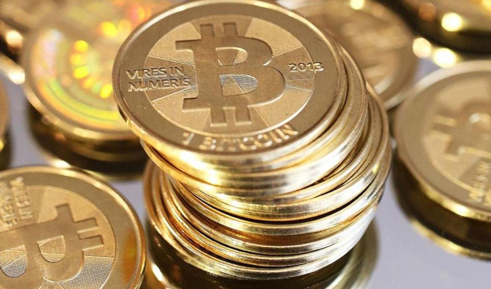عملة بيتكوين تنزل عن مستوى 8000 دولار