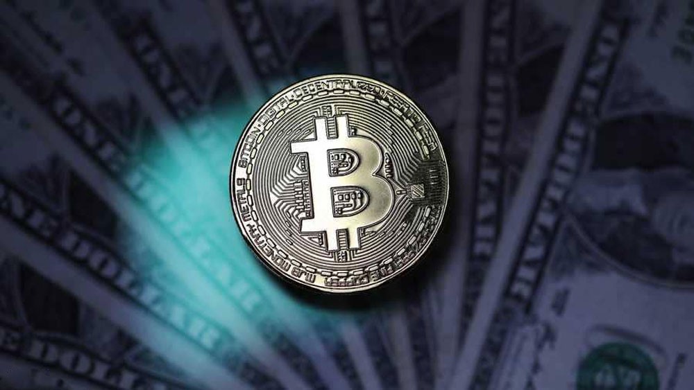 تراجع كبير في قيمة "بتكوين"