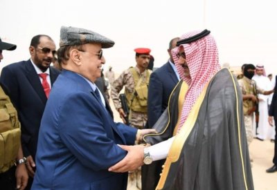 هادي وسفير السعودية باليمن في "المهرة" لافتتاح مشاريع