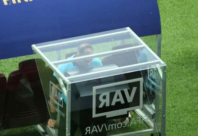 فرنسا تعتمد تقنية الـ VAR مع بداية الموسم