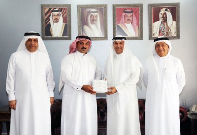 محافظ العاصمة يكرم المواطن الحمادي نظير موقفه الوطني