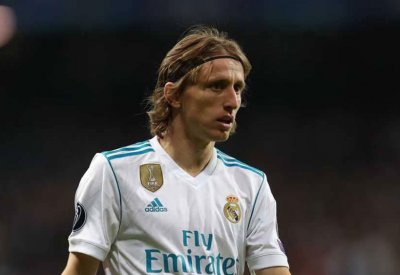 بيريز يرد على "رحيل مودريتش" برسالة قوية