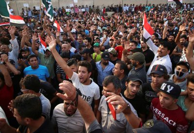 العراق.. محتجو البصرة يهددون بقطع الجسور والطرق