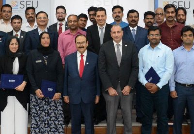 وزير الكهرباء يمنح الشهادات المعتمدة لتركيب الطاقة الشمسية
