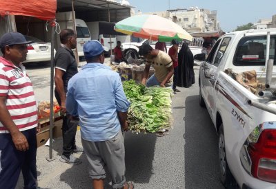 بلدية "الشمالية" تداهم الباعة الجائلين وتزيل ١٤ فرشة