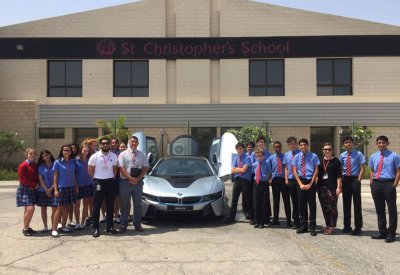 السيارات الأوروبية تعرض BMW i8 أمام طلاب مدرسة سانت كريستوفر