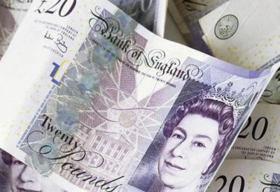 قلق من انفصال دون اتفاق يهبط بالإسترليني دون 1.29 دولار
