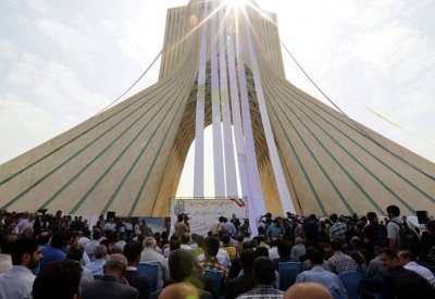 أول دولة عربية توقف التحويلات المالية مع إيران وتلجأ للسعودية والكويت