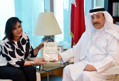وزير العمل والتمية الاجتماعية يشيد بإصدار "الشيخوخة النشطة" للكاتبة أحلام القاسمي