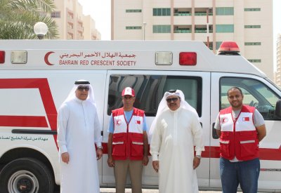 الهلال الأحمر البحريني يسير سيارة إسعاف لمرافقة حجاج بيت الله الحرام