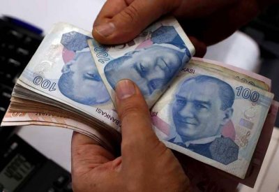 "يوم أسود" لليرة التركية.. بأفعال ترامب وأقوال أردوغان