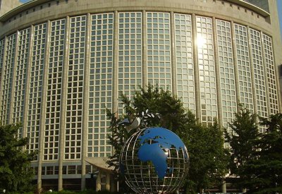 الصين تقول إن علاقاتها التجارية مع إيران لا تضر أي دولة أخرى