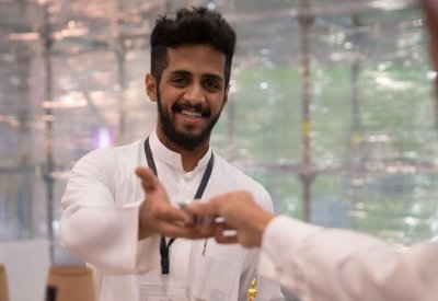 شاب سعودي يترك الدكتوراه ليعيد الاعتبار للقهوة العربية
