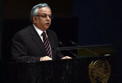 المعلمي: تسليح إيران للحوثيين يهدد الملاحة البحرية