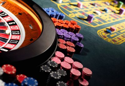 بدء محاكمة 5 آسيويين بقضية إدارة محل للعب القمار والمقامرة فيه