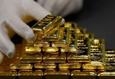 الذهب يصعد مع تراجع الدولار من مستويات مرتفعة