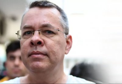 تركيا ترفض الإفراج عن القسّ رغم تحذيرات واشنطن