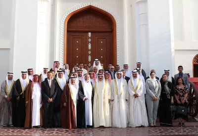 جلالة الملك مستقبلاً اهالي الدراز: المملكة ستمضي قدماً نحو المزيد من البناء والتطوير