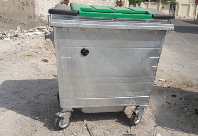بلدية "الجنوبية" تستبدل الحاويات القديمة بجديدة في عدد من المناطق