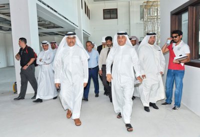 وزير المواصلات والاتصالات ووكيل الاشغال يتفقدان مشروع مبنى الفرز البريدي في الحد