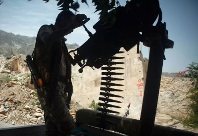 قيادات عسكرية تدعو أبناء البيضاء للانضمام إلى الجيش الوطني