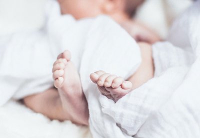 دولة تفكر في فرض ضريبة على "عدم الإنجاب"